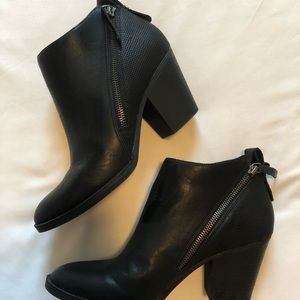 DV Black Booties